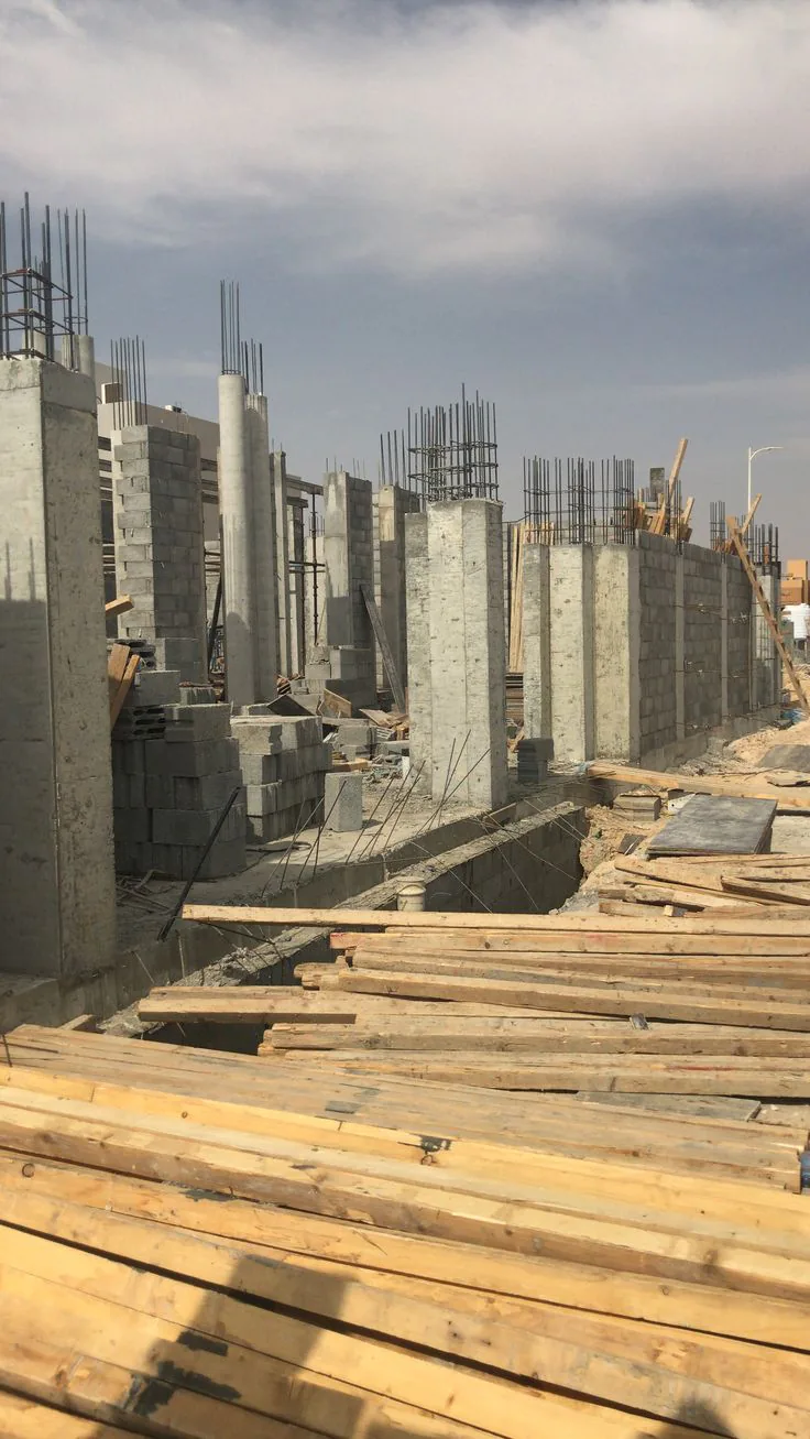 تجهيز القواعد والأعمدة الخرسانية من أعمال شركة أطلس في جدة والطائف